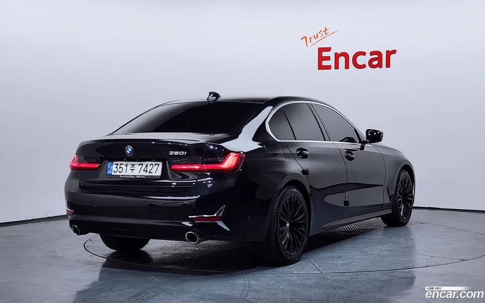 BMW 3 Series 320i 2022 — миниатюра 2