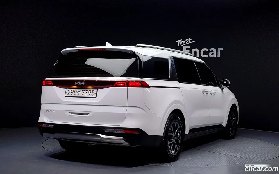 Kia Carnival 9 2023 — миниатюра 2