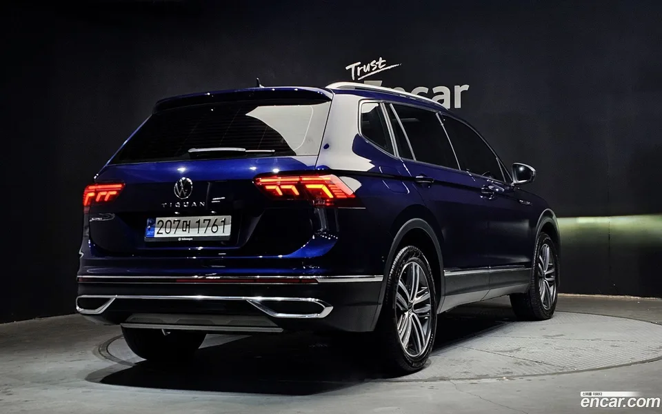 Volkswagen Tiguan Allspace 2.0 TSI 2023 — миниатюра 2