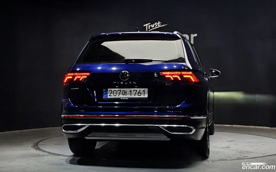 Volkswagen Tiguan Allspace 2.0 TSI 2023 — миниатюра 4