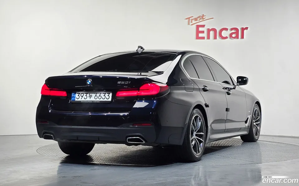 BMW 5 Series 520i M 2022 — миниатюра 2