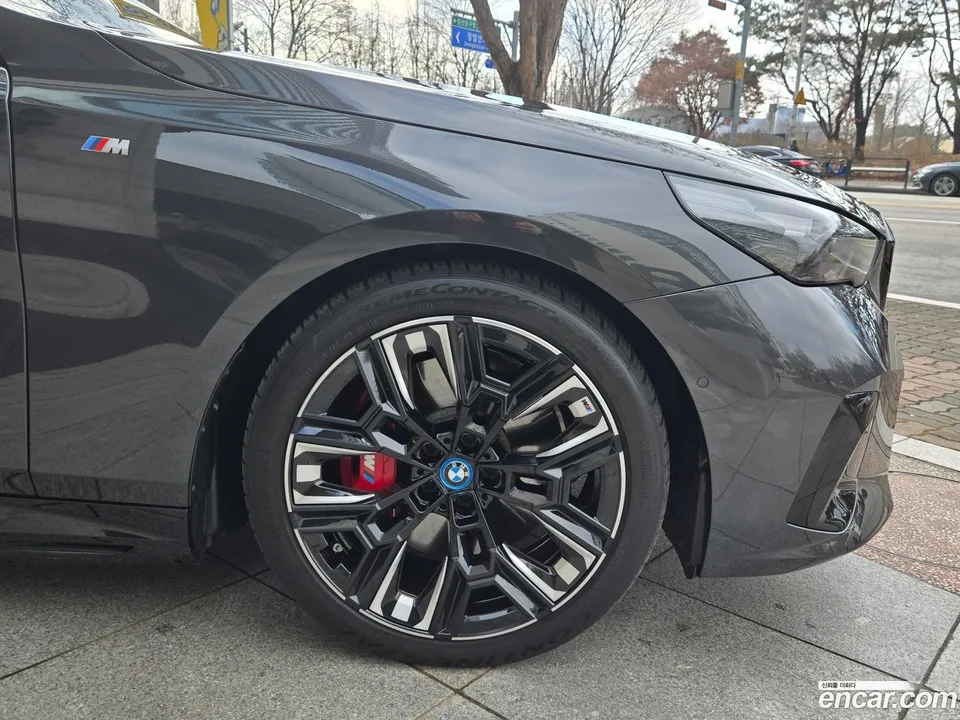 BMW i5 M60 xDrive 2024 — миниатюра 5