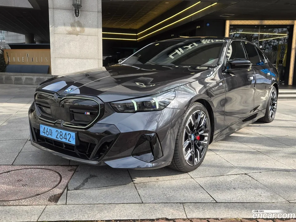 BMW i5 M60 xDrive 2024 — фото 1, купить с доставкой в Москву