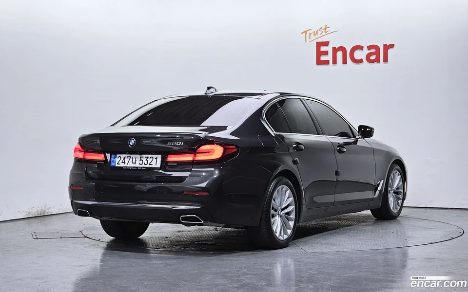 BMW 5 Series 520i 2023 — миниатюра 2