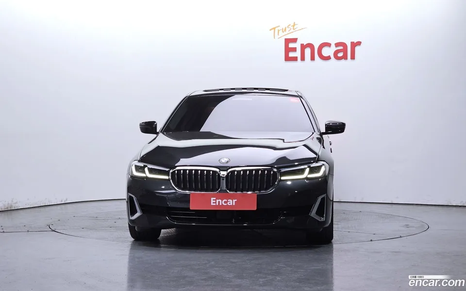 BMW 5 Series 520i 2023 — миниатюра 3