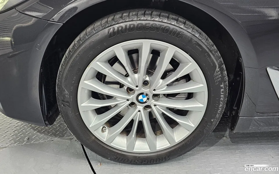 BMW 5 Series 520i 2023 — миниатюра 5