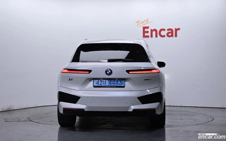 BMW iX xDrive50 2025 — миниатюра 4