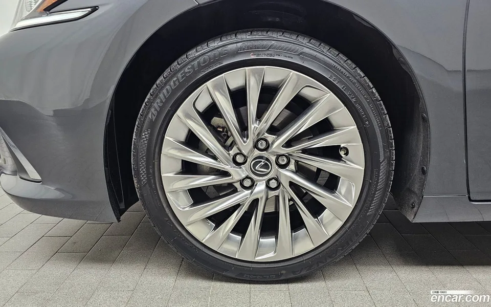 Lexus ES 300h 2023 — миниатюра 5