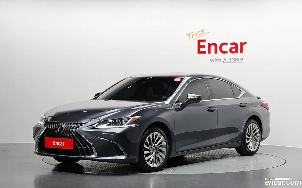 Lexus ES 300h 2023 — фото 1, купить с доставкой в Москву