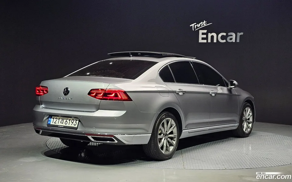 Volkswagen Passat GT 2.0 TDI 2022 — миниатюра 2