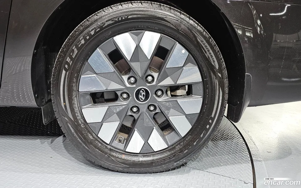 Hyundai Staria L3.5 9 2023 — миниатюра 5