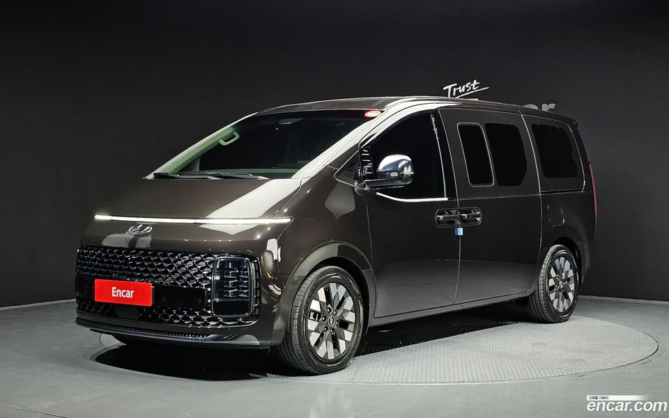 Hyundai Staria L3.5 9 2023 — фото 1, купить с доставкой в Москву