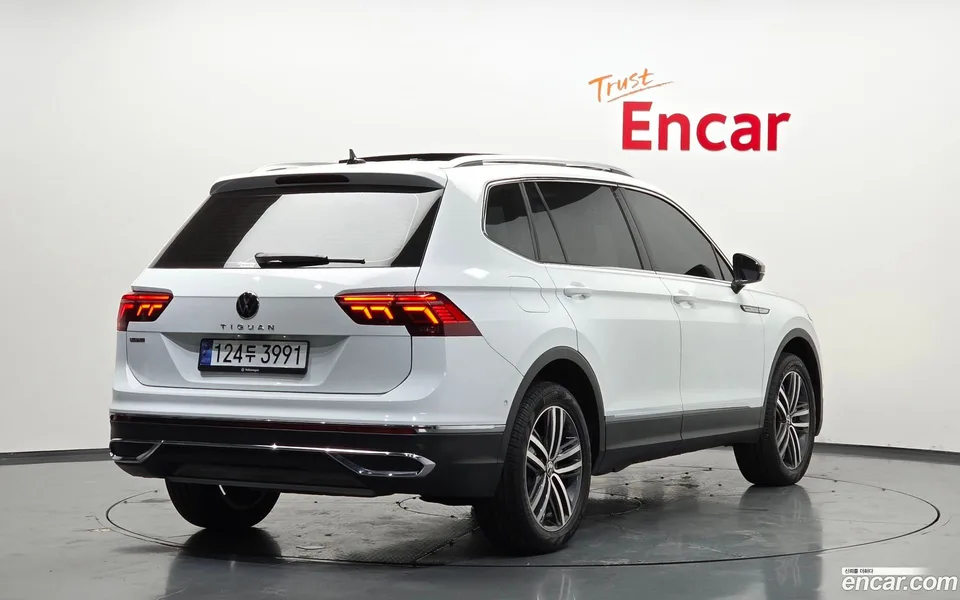 Volkswagen Tiguan Allspace 2.0 TSI 2024 — миниатюра 2