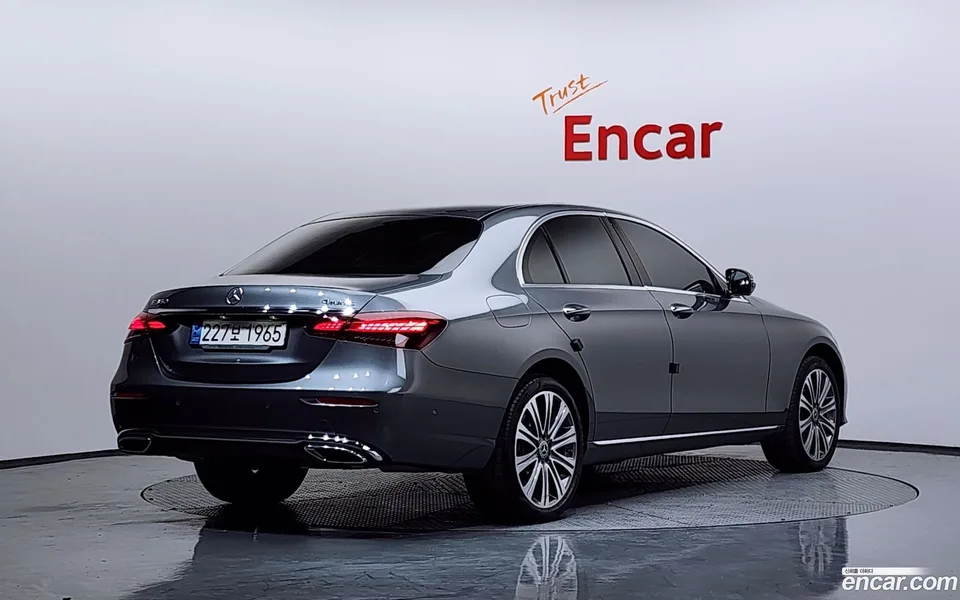 Mercedes-Benz E-Class E350 4MATIC 2023 — миниатюра 2