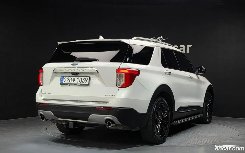 Ford Explorer 2.3 4WD 2022 — миниатюра 2