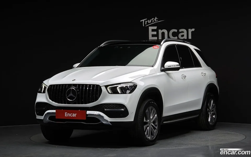 Mercedes-Benz GLE-Class GLE300d 4MATIC 2023 — фото 1, купить с доставкой в Москву