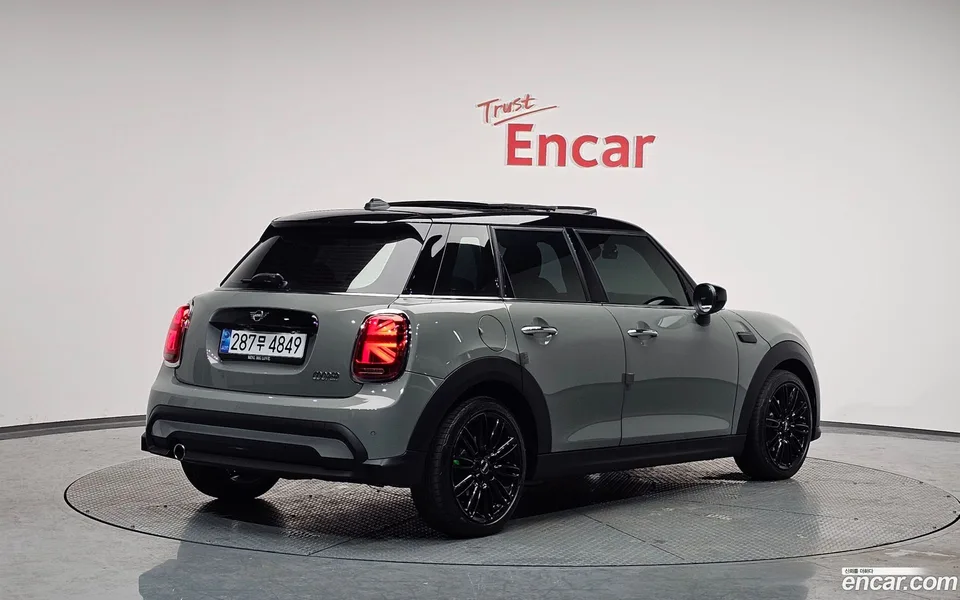MINI Cooper 5 2022 — миниатюра 2