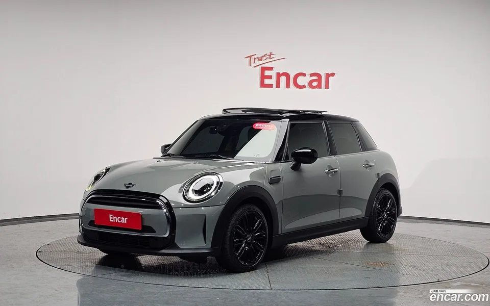 MINI Cooper 5 2022 — фото 1, купить с доставкой в Москву