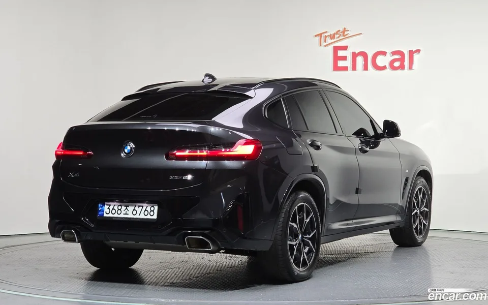 BMW X4 xDrive20i M 2023 — миниатюра 2