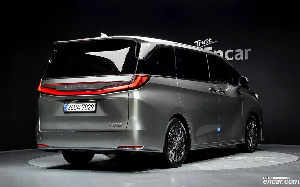 Lexus LM 500h 2024 — миниатюра 2