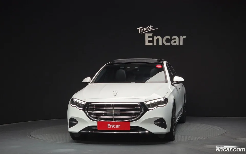 Mercedes-Benz E-Class E300 4MATIC 2025 — миниатюра 3