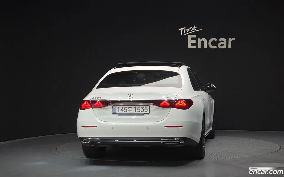 Mercedes-Benz E-Class E300 4MATIC 2025 — миниатюра 4
