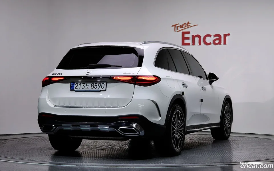 Mercedes-Benz GLC-Class GLC300 4MATIC AMG Line 2024 — миниатюра 2