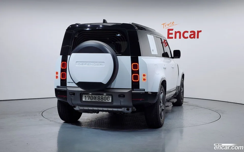 Land Rover Defender 110 P300 X- SE 2024 — миниатюра 4