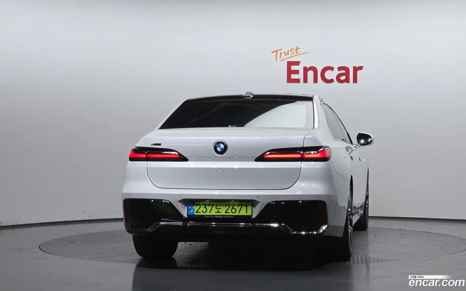 BMW 7 Series 740d xDrive M 2024 — миниатюра 4