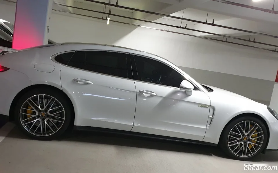 Porsche Panamera (971) 4.0 S E- 2023 — миниатюра 2