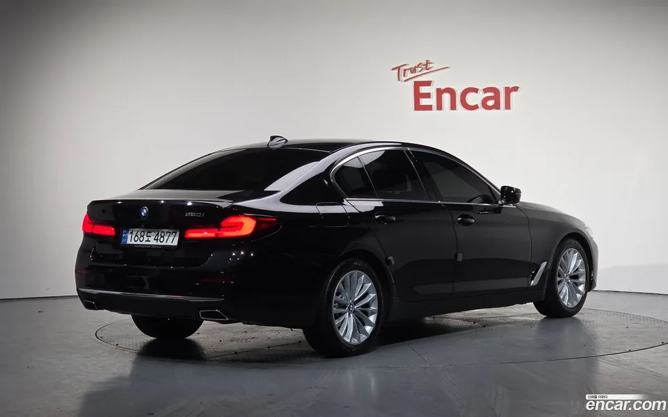 BMW 5 Series 520i 2022 — миниатюра 2
