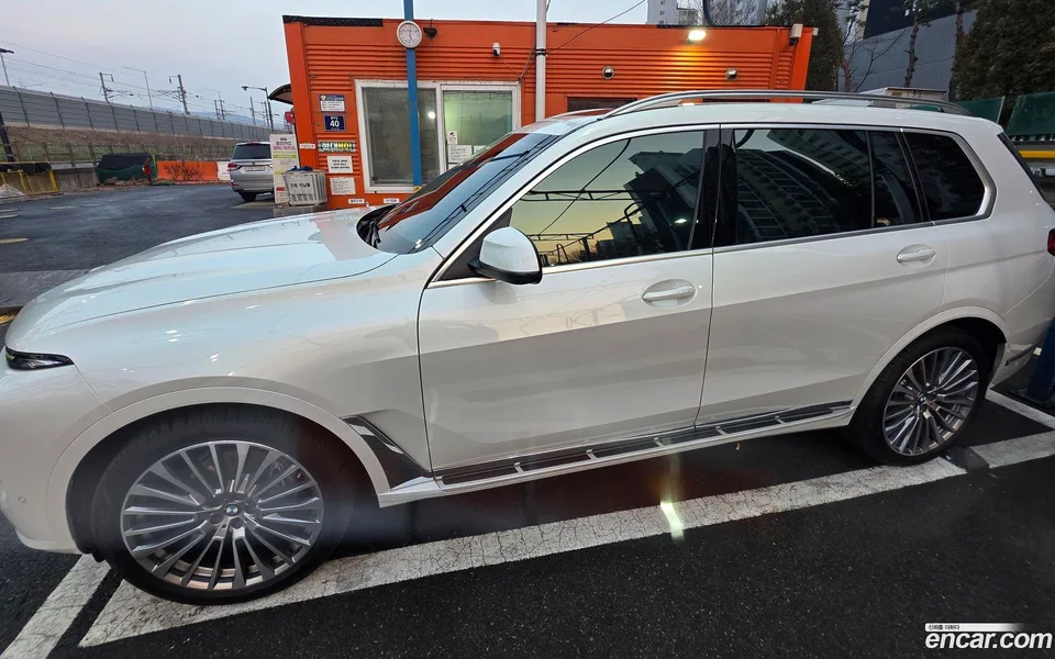 BMW X7 xDrive 40i 7 2023 — миниатюра 3
