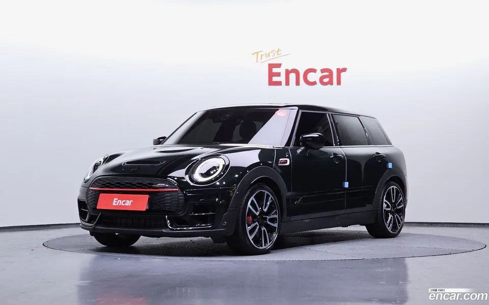 MINI Cooper S Clubman JCW 2023 — фото 1, купить с доставкой в Москву