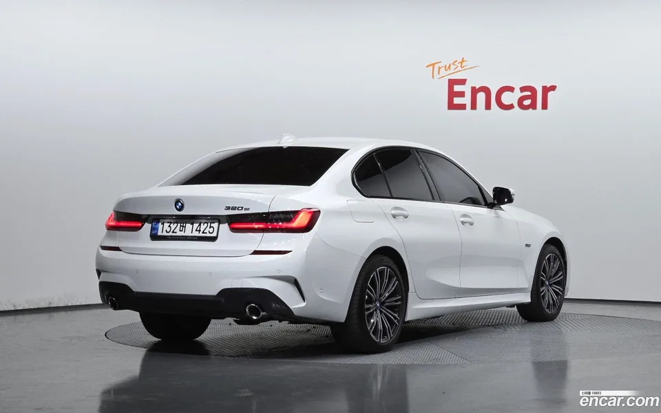 BMW 3 Series 320e M 2022 — миниатюра 2
