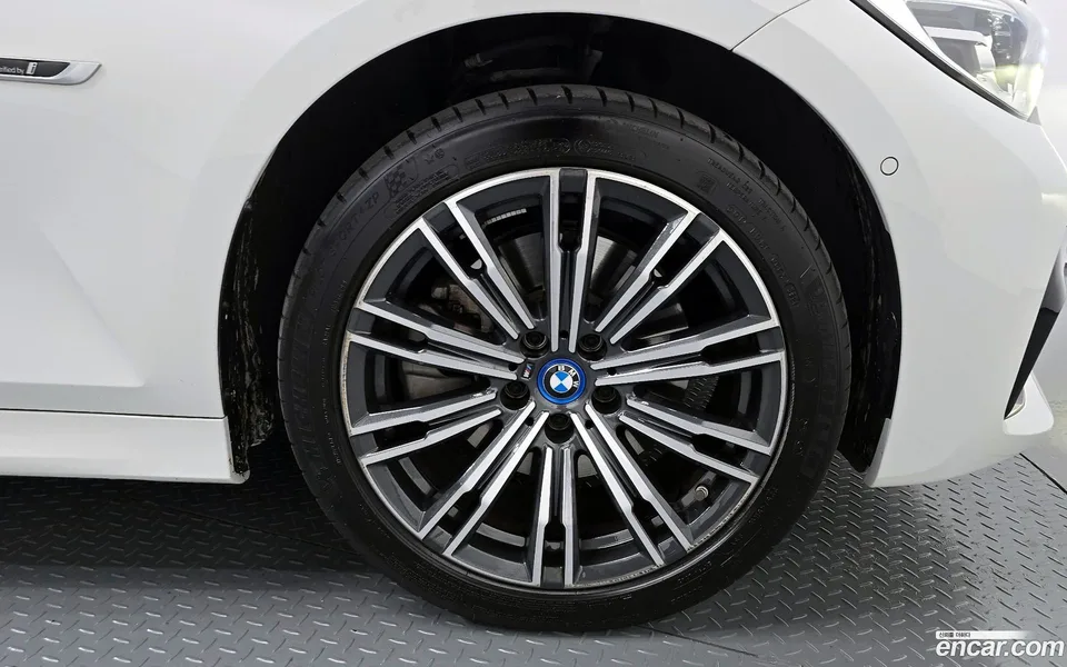 BMW 3 Series 320e M 2022 — миниатюра 5