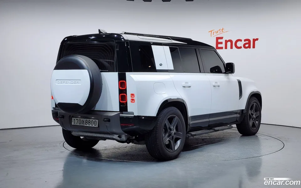Land Rover Defender 110 P300 X- SE 2024 — миниатюра 2
