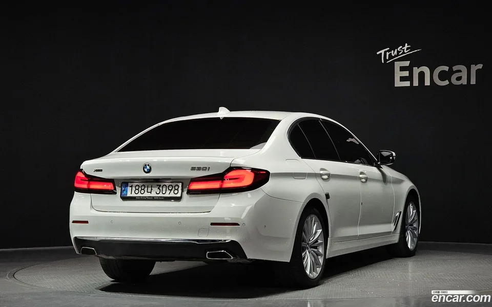 BMW 5 Series 530i xDrive 2023 — миниатюра 2