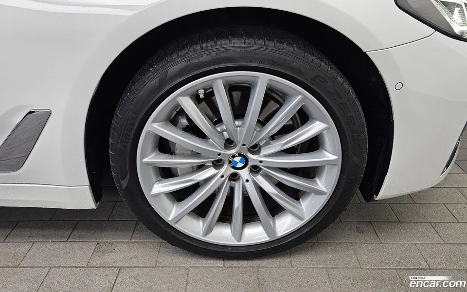 BMW 5 Series 530i xDrive 2023 — миниатюра 5