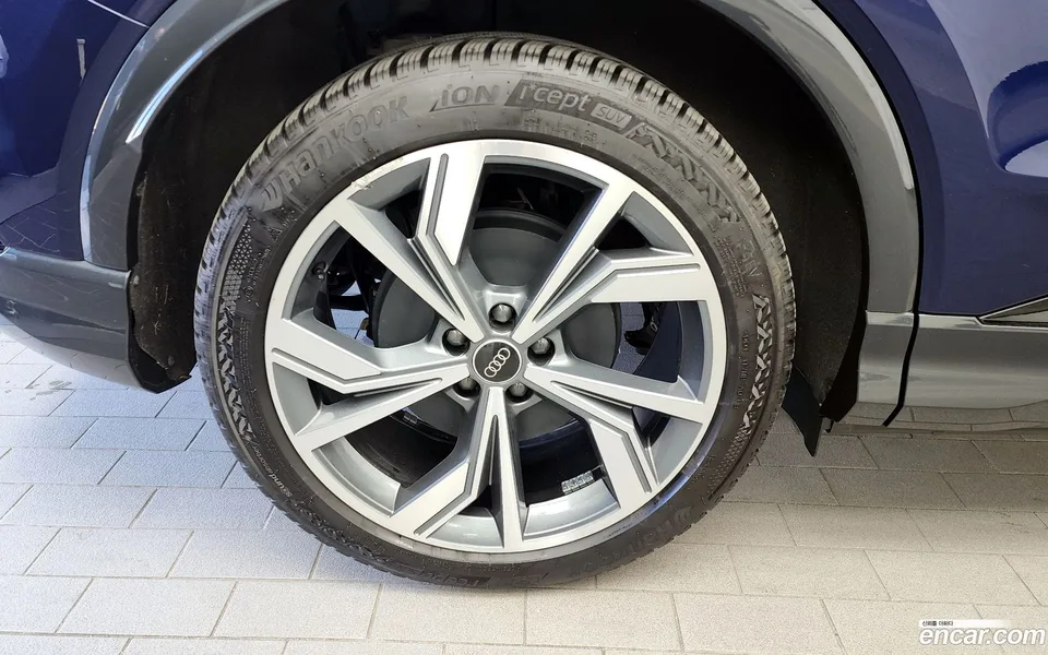 Audi Q4 e-tron 40 2023 — миниатюра 5