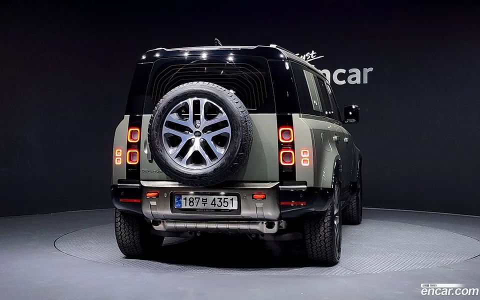Land Rover Defender 110 P400 X 2024 — миниатюра 4