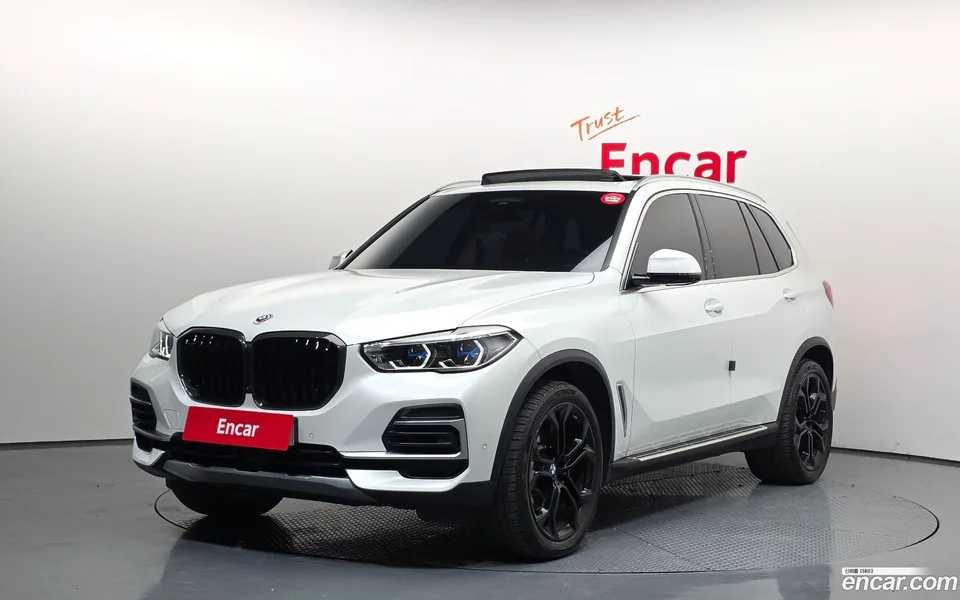BMW X5 xDrive 40i xLine 2022 — фото 1, купить с доставкой в Москву
