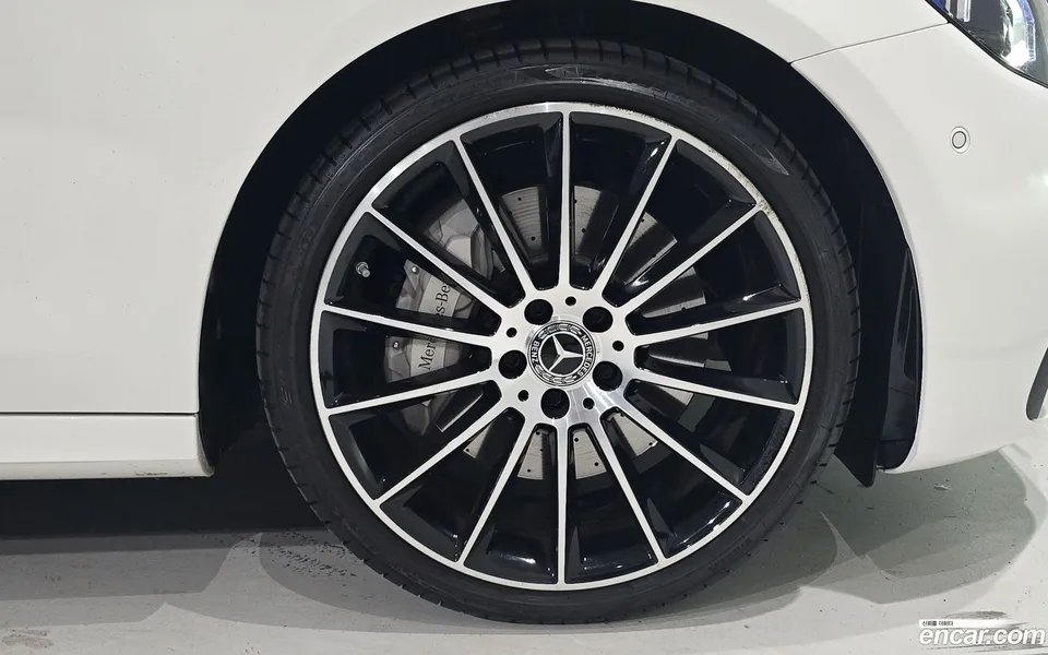 Mercedes-Benz E-Class E350 4MATIC AMG Line 2023 — миниатюра 5