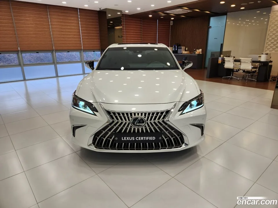 Lexus ES 300h 2025 — миниатюра 3