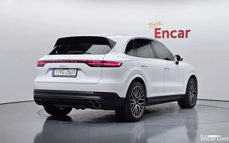 Porsche Cayenne 3.0 2023 — миниатюра 2