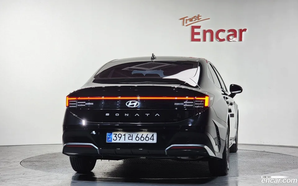 Hyundai Sonata The Edge Hybrid 2023 — миниатюра 4