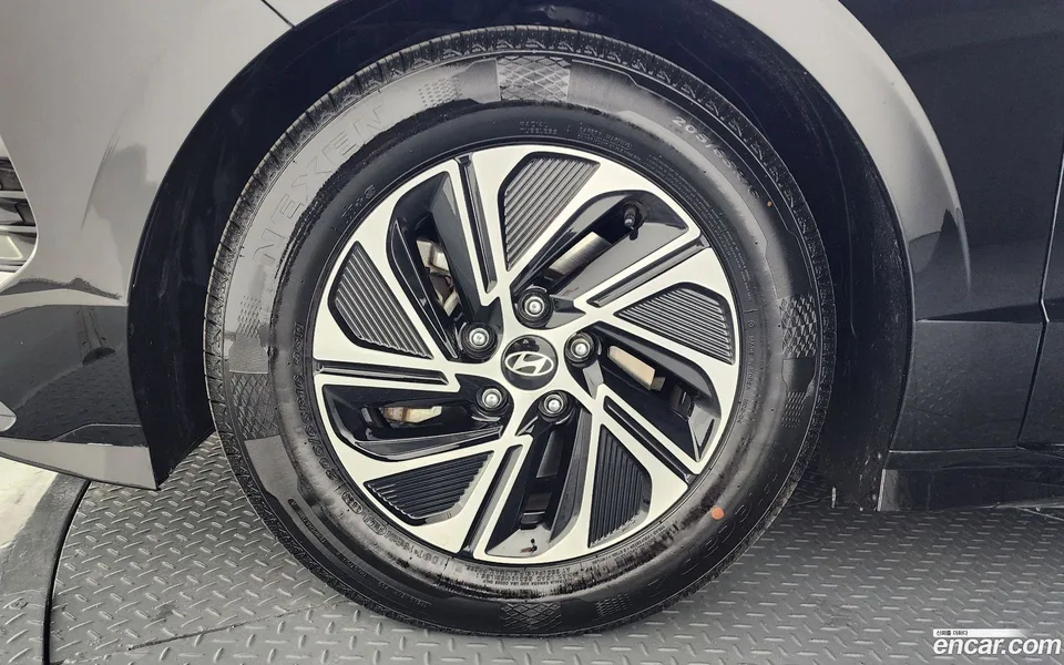 Hyundai Sonata The Edge Hybrid 2023 — миниатюра 5