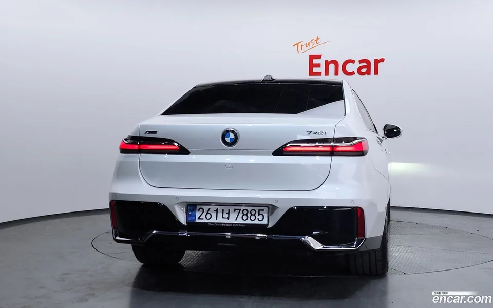 BMW 7 Series 740i xDrive M 2024 — миниатюра 4
