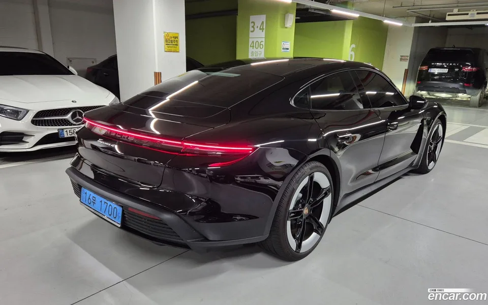 Porsche Taycan 4 2025 — миниатюра 2