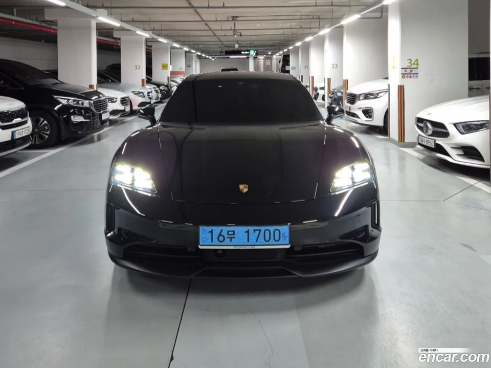Porsche Taycan 4 2025 — миниатюра 3