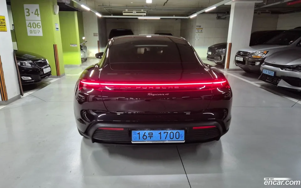 Porsche Taycan 4 2025 — миниатюра 4